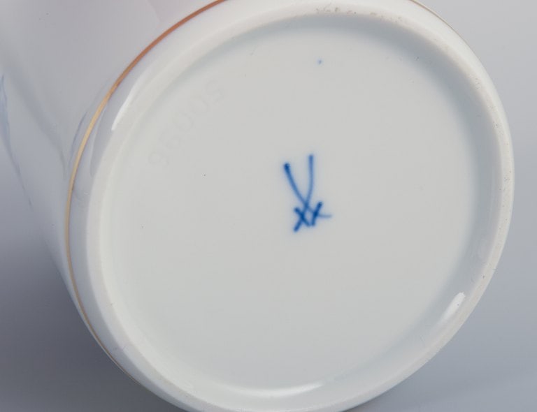 Meissen, Germany. Four vases. Hand-decorated with blue floral motifs, gold rim. - 7