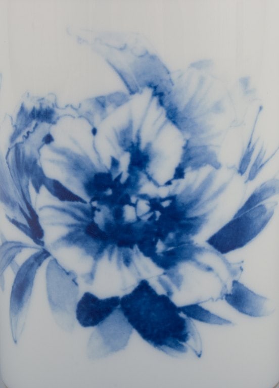 Meissen, Germany. Two vases. Hand-decorated with blue floral motifs, gold rim. - 3