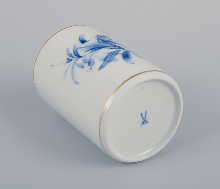 Meissen, Germany. Two vases. Hand-decorated with blue floral motifs, gold rim. - 5