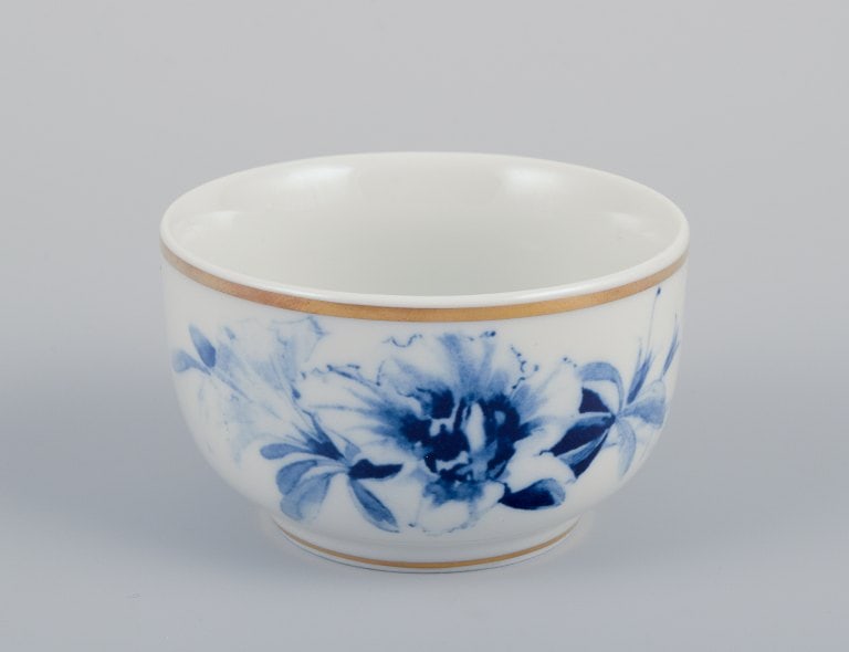Meissen, Germany. Three small bowls. Hand-decorated with blue floral motifs, gold rim. - 2