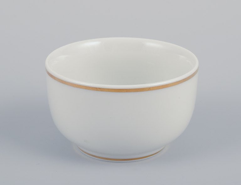 Meissen, Germany. Three small bowls. Hand-decorated with blue floral motifs, gold rim. - 3