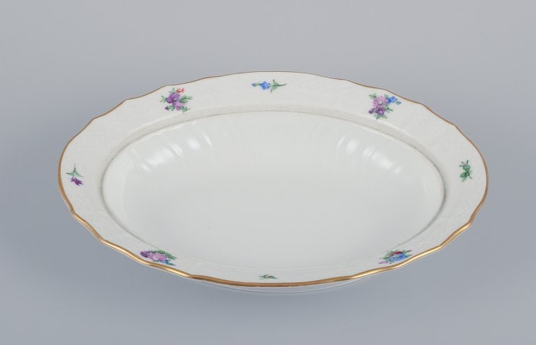 Royal Copenhagen Saxon Flower. Large oval lidded tureen in porcelain. Hand-painted with polychrome - 4