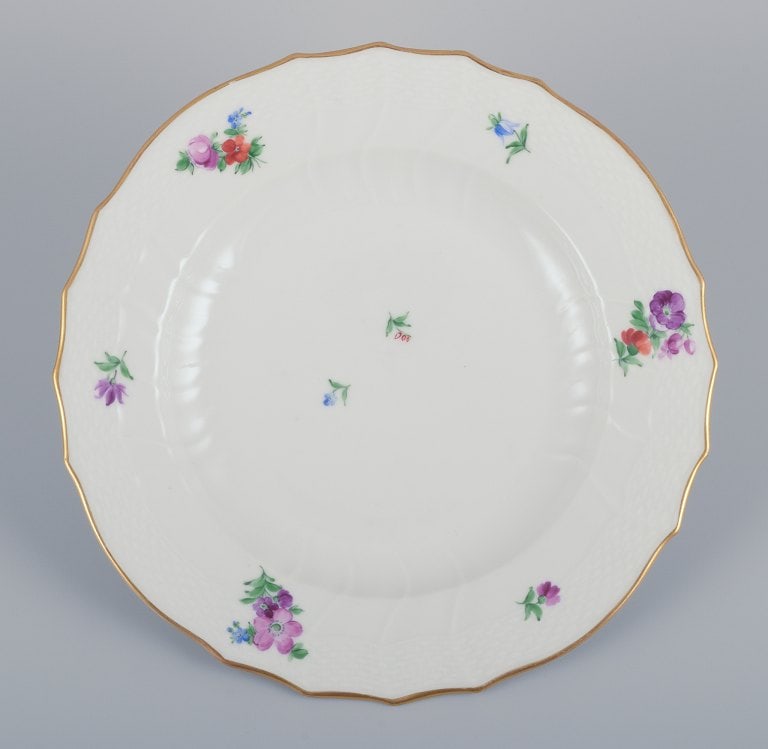 Royal Copenhagen Saxon Flower. Six dinner plates in porcelain. Hand-painted with polychrome flowers. - 2