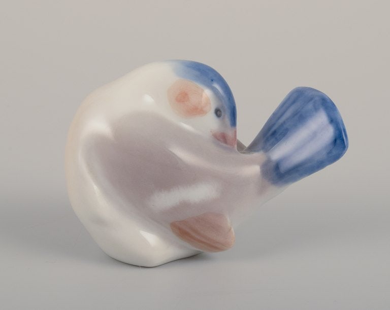 Royal Copenhagen porcelain figurine of a finch. - 2