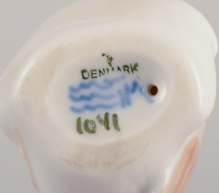 Royal Copenhagen porcelain figurine of a finch. - 6