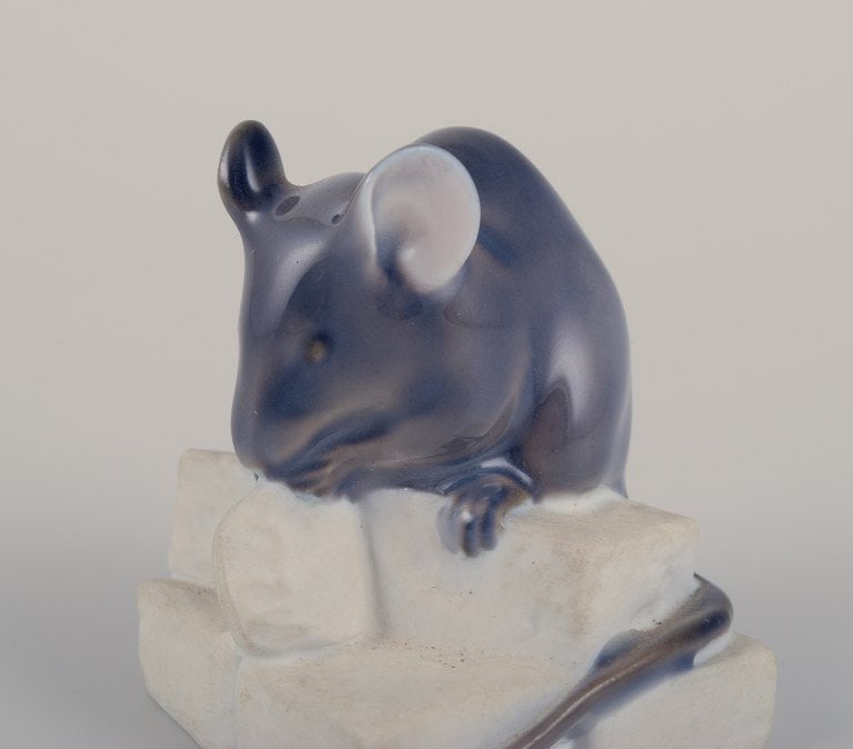 Royal Copenhagen porcelain figurine of a mouse. - 5