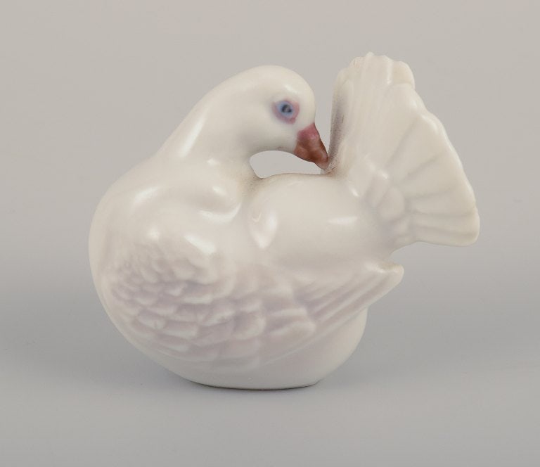 Royal Copenhagen porcelain figurine of a white dove. - 2