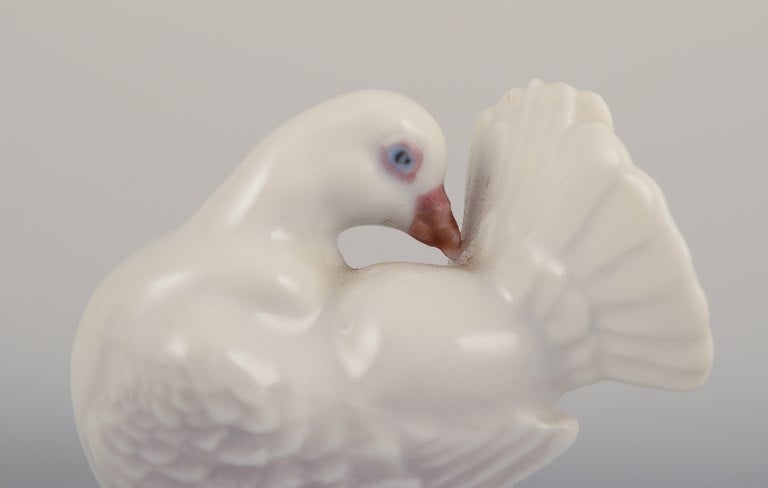 Royal Copenhagen porcelain figurine of a white dove. - 3