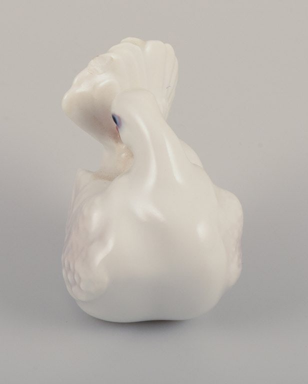 Royal Copenhagen porcelain figurine of a white dove. - 5