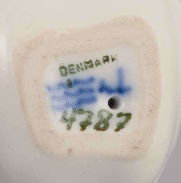 Royal Copenhagen porcelain figurine of a white dove. - 6