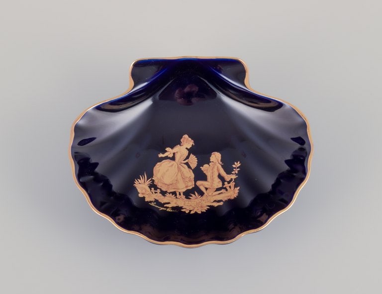 Limoges, France. Three bowls in porcelain decorated with 22-karat gold leaf and beautiful royal blue - 2