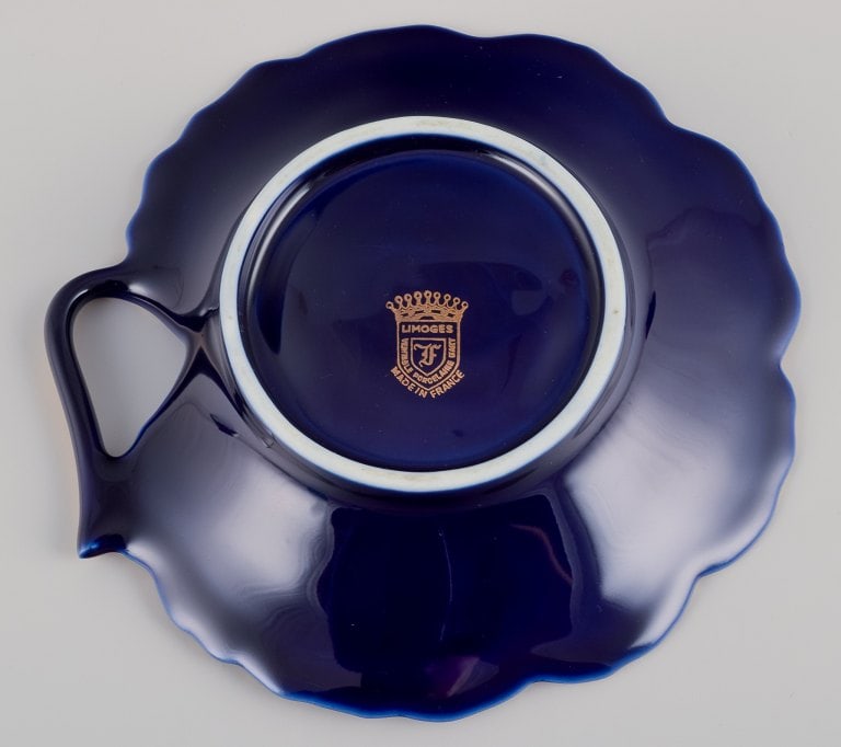 Limoges, France. Three bowls in porcelain decorated with 22-karat gold leaf and beautiful royal blue - 7