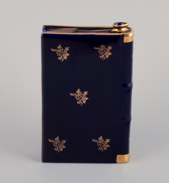 Limoges, France. Porcelain "hip flask" shaped like a book decorated with 22-karat gold leaf and - 6