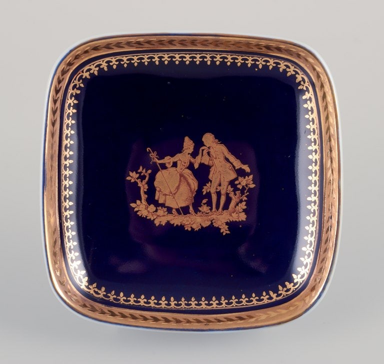 Limoges, France. Three small porcelain bowls decorated with 22-karat gold leaf and beautiful royal - 2