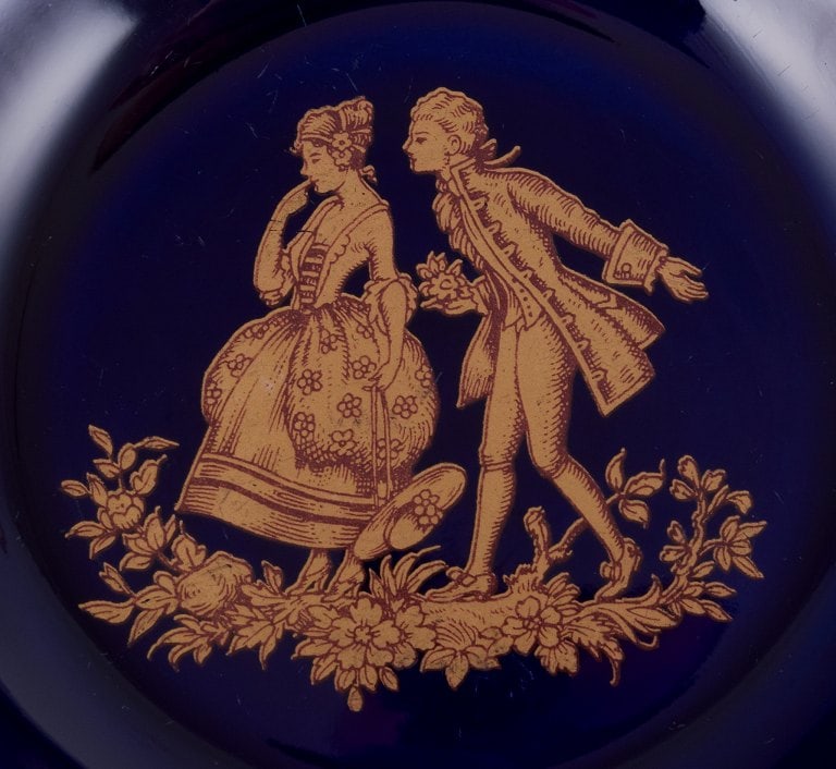 Limoges, France. Three small porcelain bowls decorated with 22-karat gold leaf and beautiful royal - 5