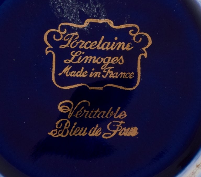 Limoges, France. Three small porcelain bowls decorated with 22-karat gold leaf and beautiful royal - 7