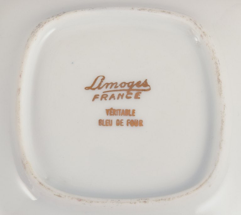 Limoges, France. Three small porcelain bowls decorated with 22-karat gold leaf and beautiful royal - 9