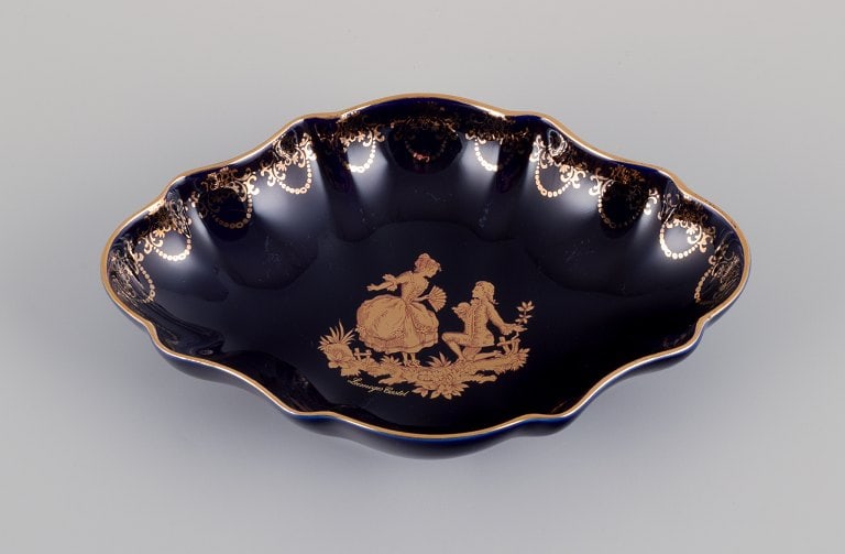 Limoges, France. Bowl and two small trays in porcelain. Decorated with 22-karat gold leaf and - 2