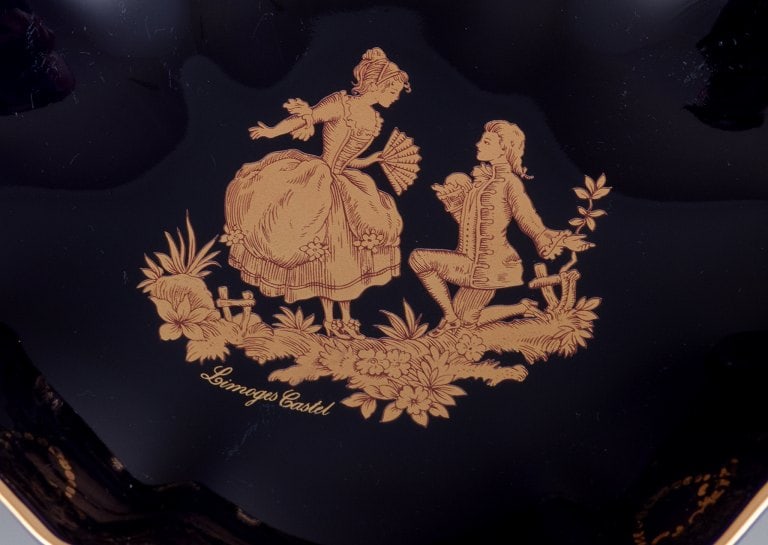 Limoges, France. Bowl and two small trays in porcelain. Decorated with 22-karat gold leaf and - 3