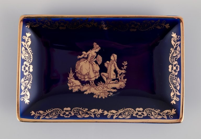 Limoges, France. Bowl and two small trays in porcelain. Decorated with 22-karat gold leaf and - 4