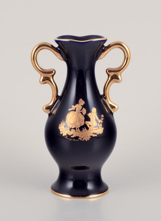 Limoges, France. Three pitchers and a vase in porcelain decorated with 22-karat gold leaf. Beautiful - 3