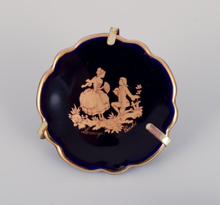 Limoges, France. Five small pieces of porcelain decorated with 22-karat gold leaf. Beautiful royal - 2