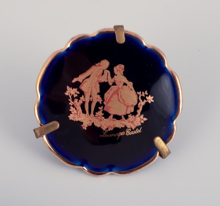 Limoges, France. Five small pieces of porcelain decorated with 22-karat gold leaf. Beautiful royal - 3