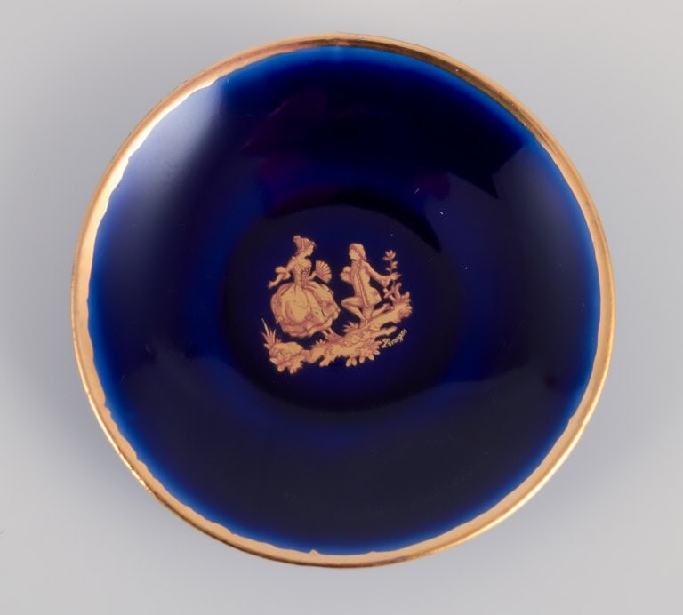 Limoges, France. Five small pieces of porcelain decorated with 22-karat gold leaf. Beautiful royal - 6