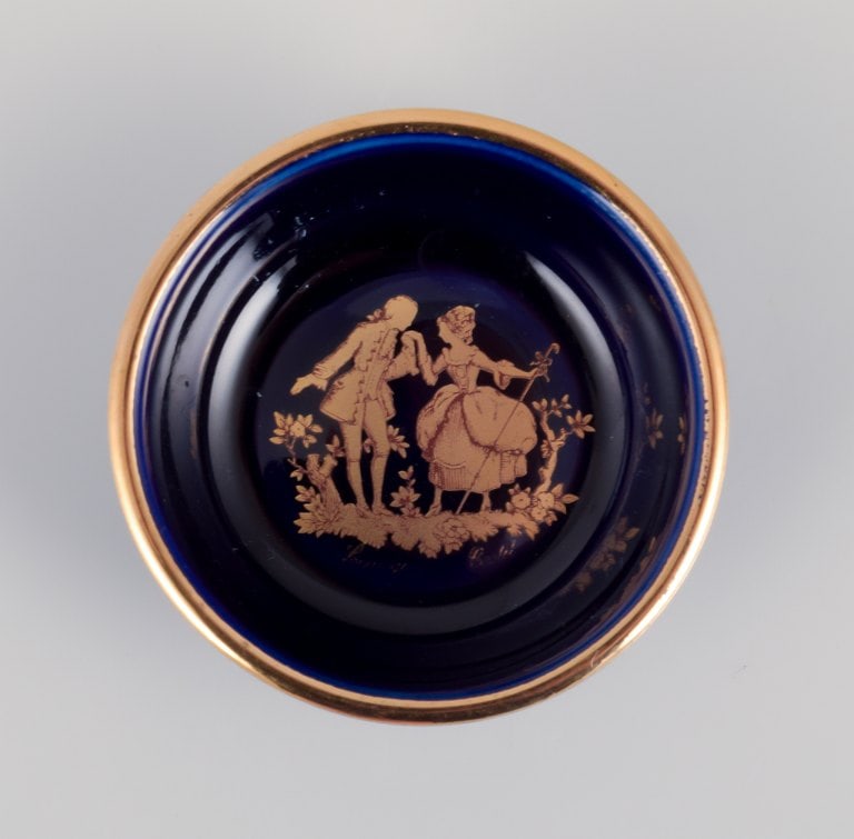 Limoges, France. Four pieces of miniature porcelain decorated with 22-karat gold leaf and beautiful - 3