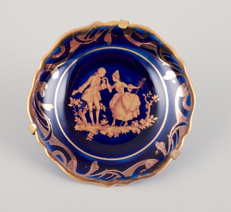 Limoges, France. Four pieces of miniature porcelain decorated with 22-karat gold leaf and beautiful - 4