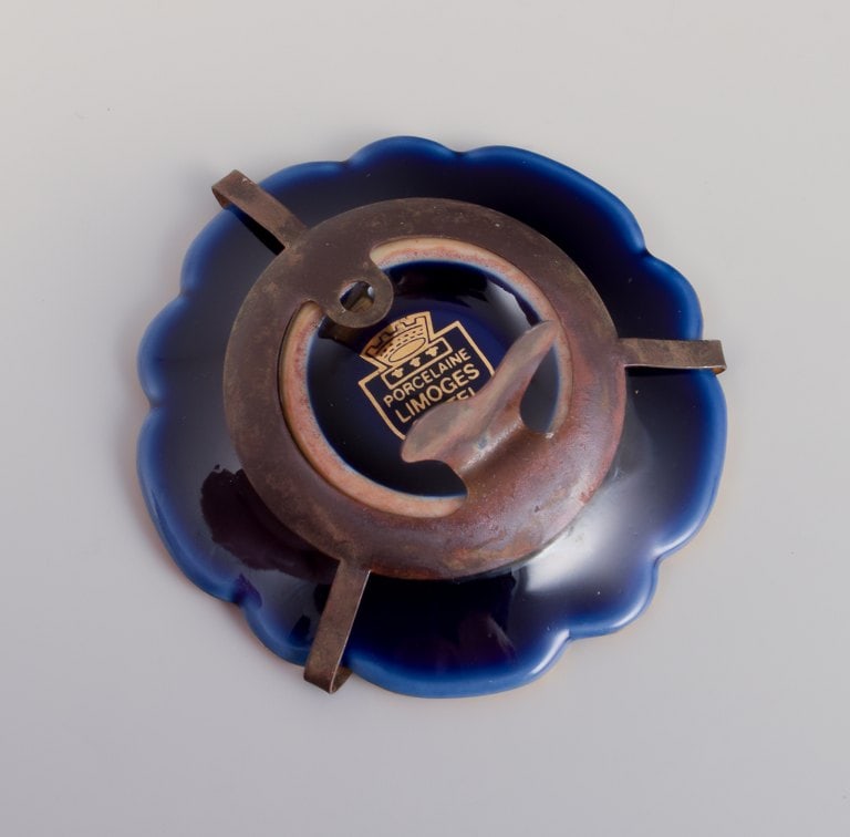 Limoges, France. Four pieces of miniature porcelain decorated with 22-karat gold leaf and beautiful - 6