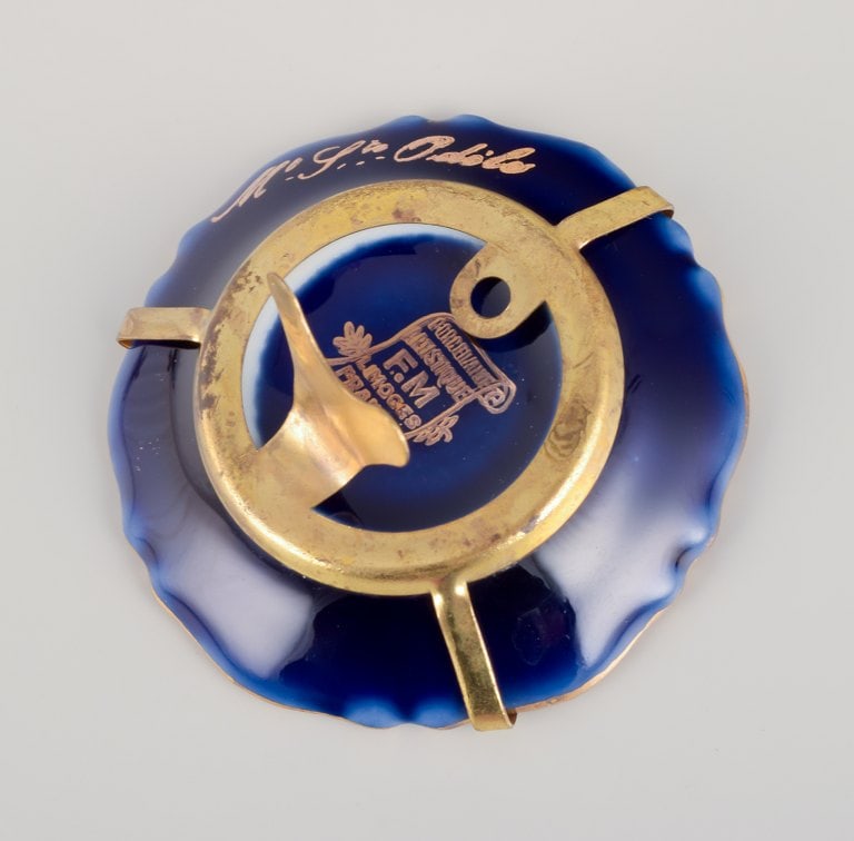 Limoges, France. Four pieces of miniature porcelain decorated with 22-karat gold leaf and beautiful - 7