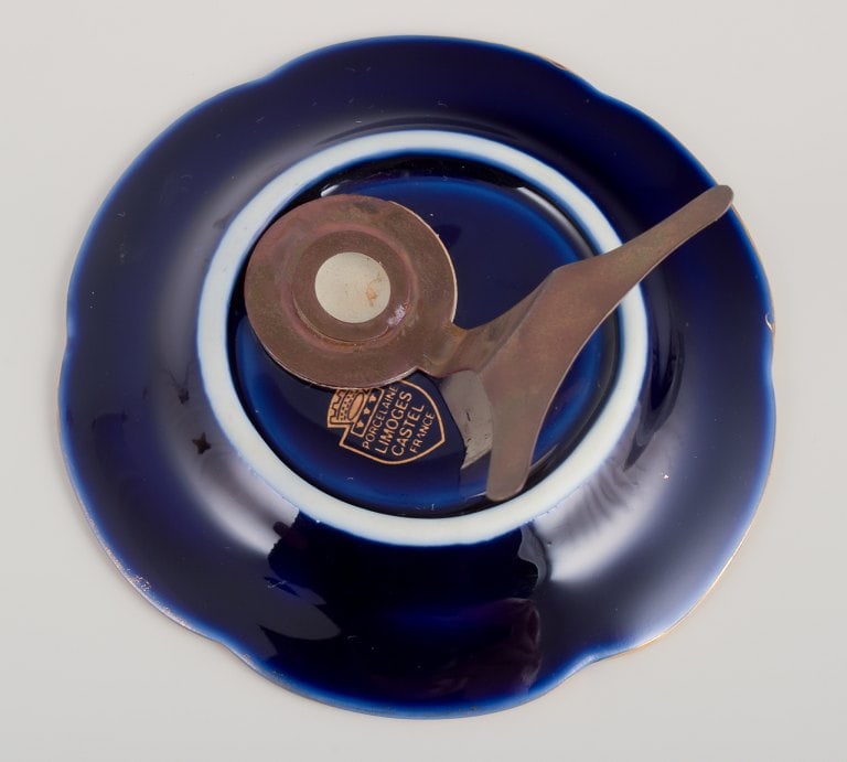 Limoges, France. Four pieces of miniature porcelain decorated with 22-karat gold leaf and beautiful - 9