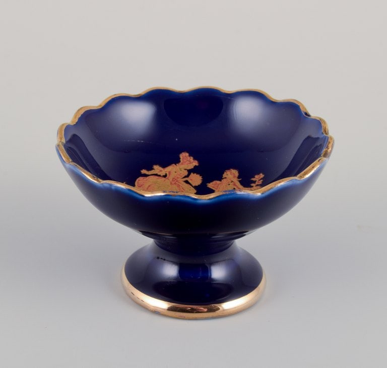 Limoges, France. Five pieces of miniature porcelain decorated with 22-karat gold leaf and beautiful - 2