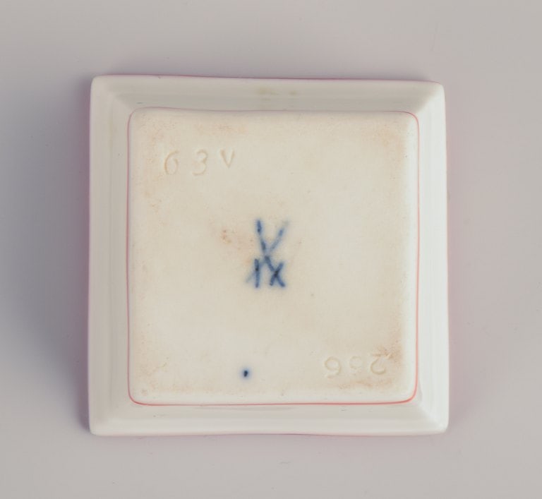 Meissen, Germany. A sugar bowl and a salt cellar. Decorated with coral red and gold-colored trim. - 9