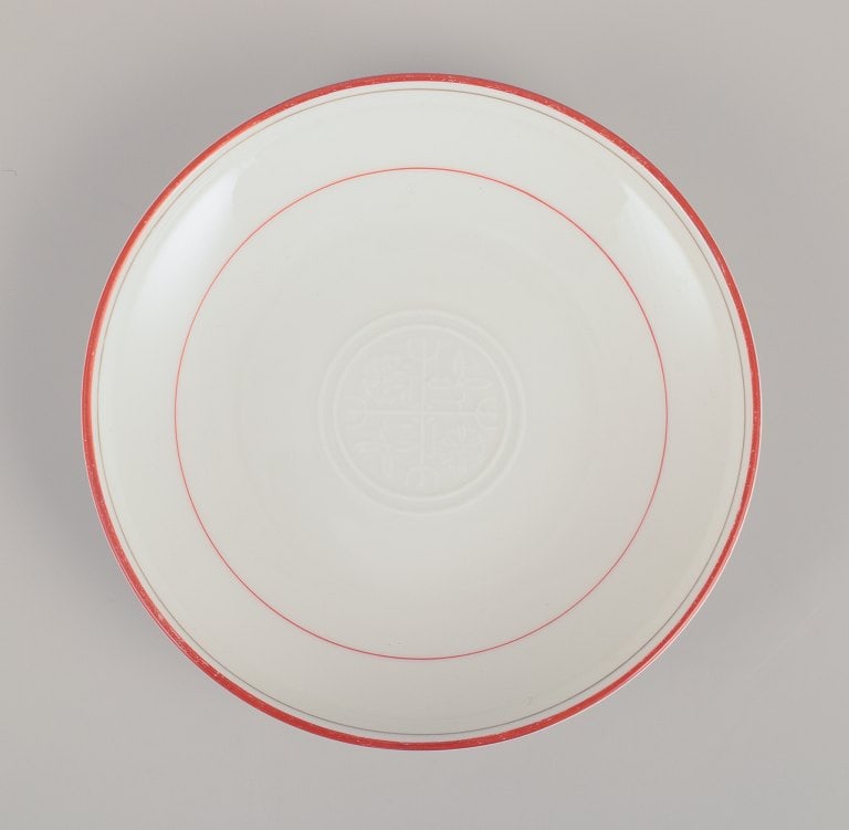 Meissen, Germany. Tea cup and bouillon cup with saucers. Decorated with coral red and gold-colored - 4