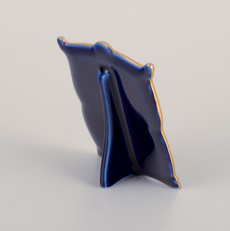 Limoges, France. Five pieces of porcelain consisting of a lidded jar, two vases, a lidded - 7