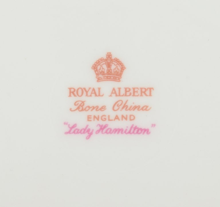 Royal Albert, England. A set of six "Lady Hamilton" plates with polychrome floral motifs. Gold - 5