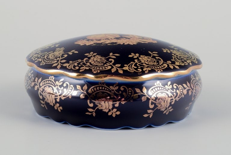 Limoges, France. Two covered jars in porcelain, one oval, decorated with 22-karat gold leaf and - 4
