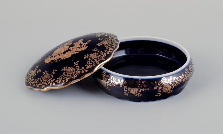 Limoges, France. Two covered jars in porcelain, one oval, decorated with 22-karat gold leaf and - 5