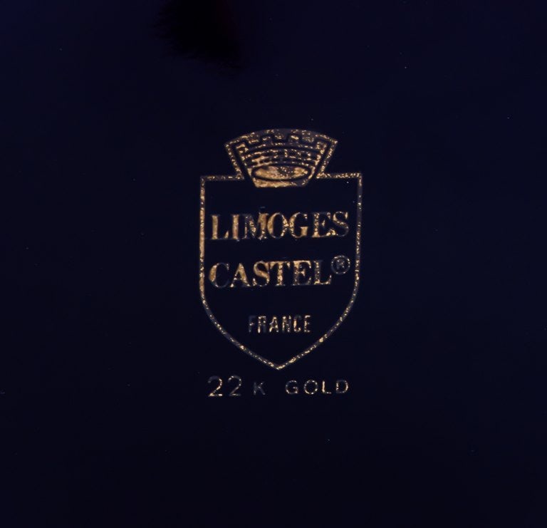 Limoges, France. Two covered jars in porcelain, one oval, decorated with 22-karat gold leaf and - 6