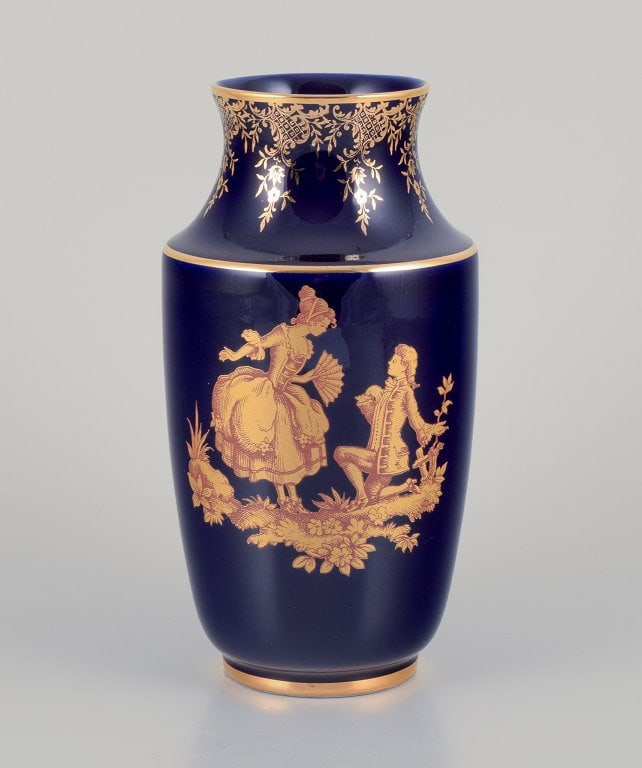 Limoges, France. Two porcelain vases decorated with 22-karat gold leaf and beautiful royal blue - 2