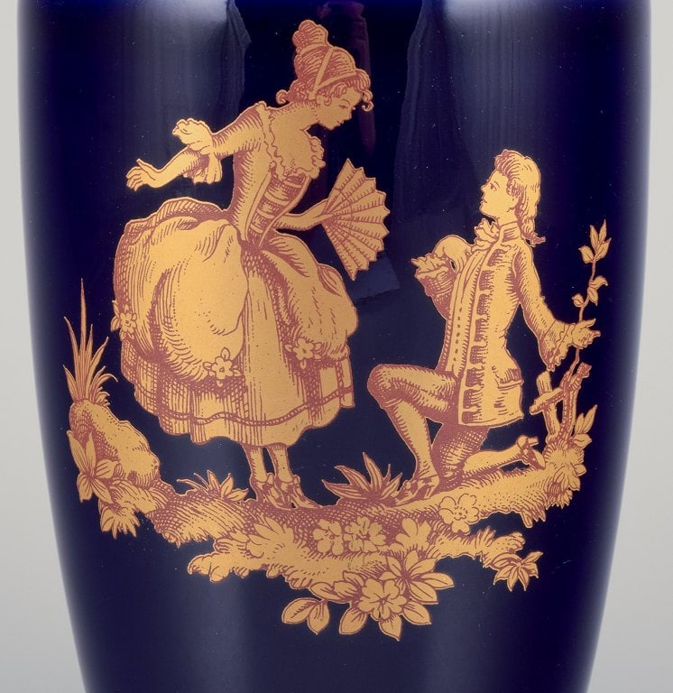 Limoges, France. Two porcelain vases decorated with 22-karat gold leaf and beautiful royal blue - 3