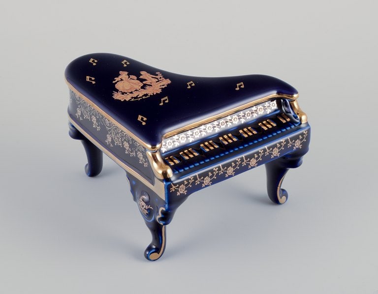 Limoges, France. Four porcelain musical instruments decorated with 22-karat gold leaf and beautiful - 3