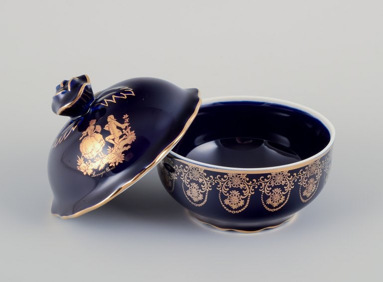Limoges, France. Two porcelain lidded jars in porcelain, decorated with 22-karat gold leaf and - 3