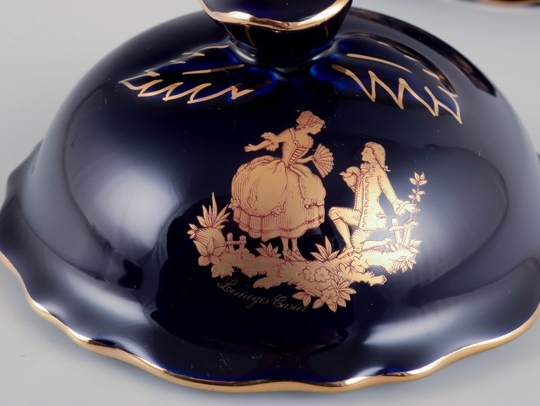 Limoges, France. Two porcelain lidded jars in porcelain, decorated with 22-karat gold leaf and - 4