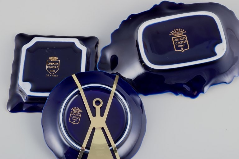 Limoges, France. Five pieces of porcelain including small trays and bowls, decorated with 22-karat - 8