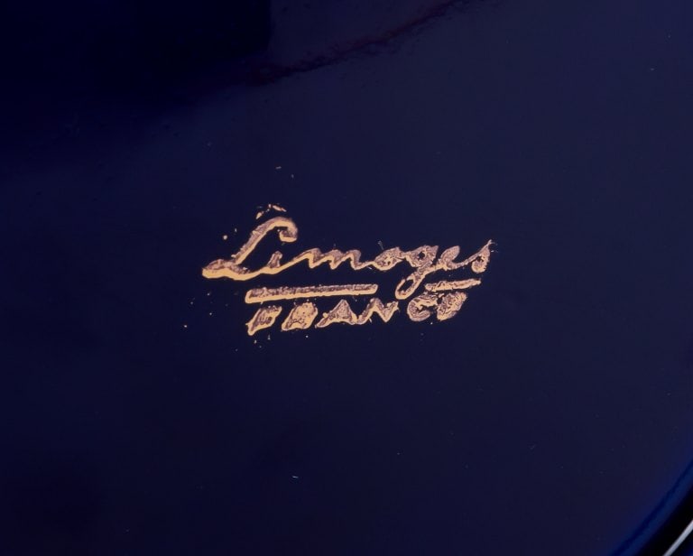 Limoges, France. Two small porcelain bowls decorated with 22-karat gold leaf and a beautiful royal - 6