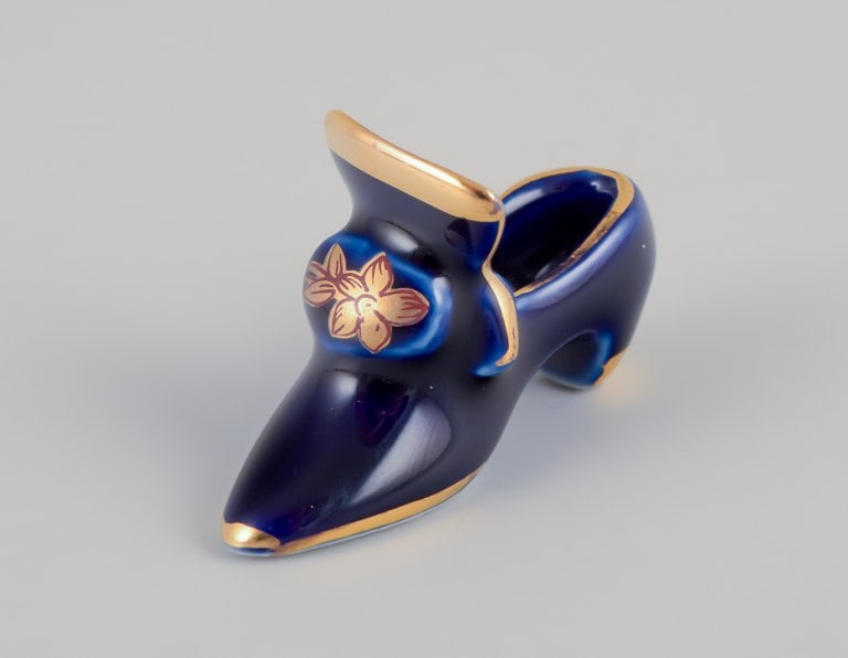 Limoges, France. Seven pieces of porcelain miniatures, decorated with 22-karat gold leaf and a - 8