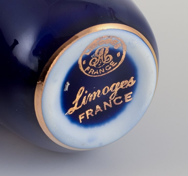 Limoges, France. Three small porcelain vases decorated with 22-karat gold leaf and a beautiful royal - 6